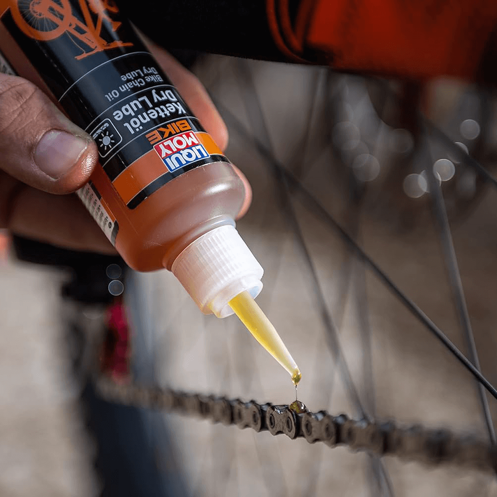 Features and Benefits:  Reduces friction and wear Protects against dust and dirt Quick-drying for immediate use Suitable for all bicycle types Keep your ride smooth and your chain in top condition with Liqui Moly's 6051 Bicycle Chain Dry Lube.